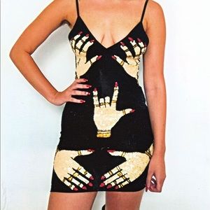 Discount Universe Hands Off Dress Size M